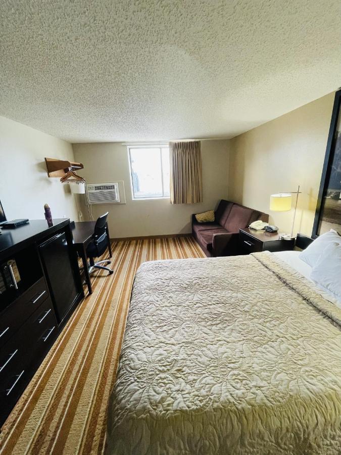 Super 8 By Wyndham Clear Lake Exterior photo
